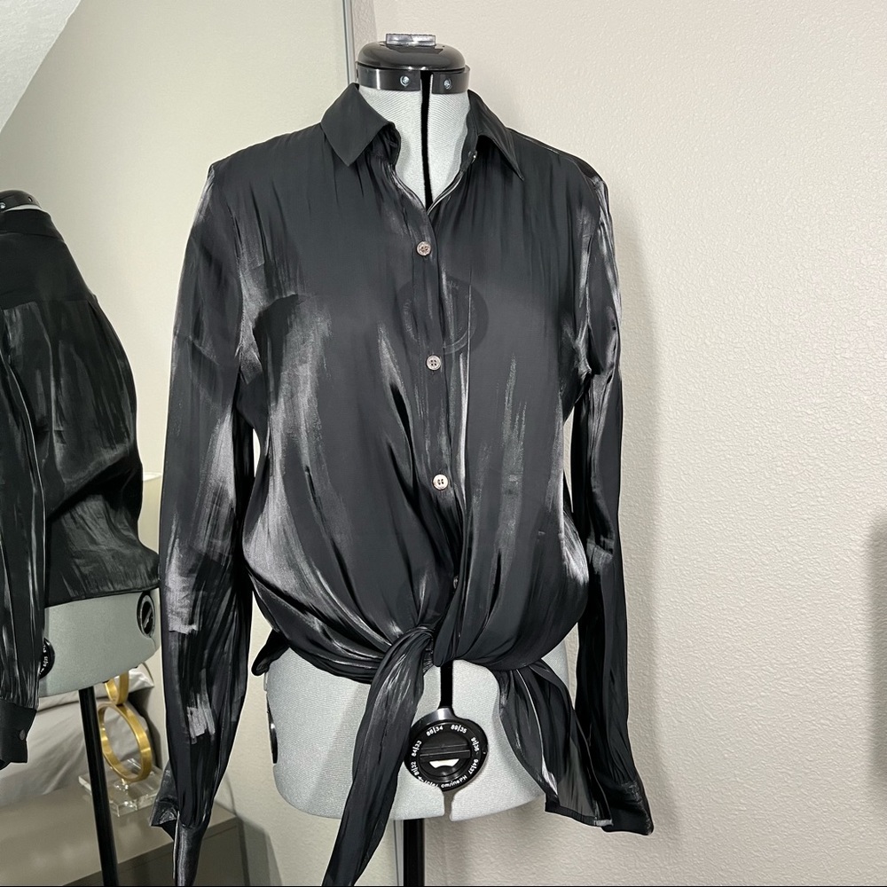 VINCE CAMUTO Button Up blouse XS